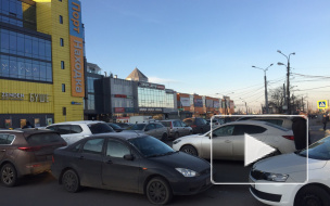 Жители Рыбацкого жалуются на недостроенную перехватывающую парковку