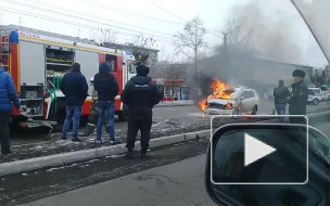 Видео: в Чите загорелся автомобиль