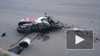 Петербуржцу, сбитому мотоциклистом на Сизова, оторвало ногу. Виновник ДТП сбежал