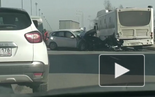 Водителя "БМВ" госпитализировали после ДТП с фурой и автобусом на Пулковском шоссе