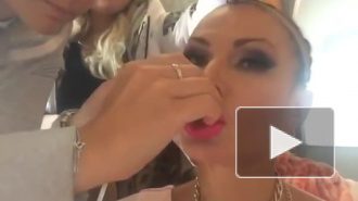 Эвелина Бледанс поделилась видео, на котором ей "отрывают губы"