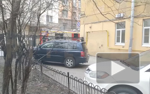 В одной из квартир на Моисеенко, 4, прорвало батарею. На место прибыли пожарные