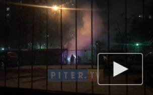 На проспекте Сизова загорелся салон автобуса и моторный отсек 