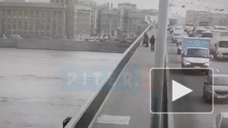 Установлена личность мужчины, который упал с моста Александра Невского 