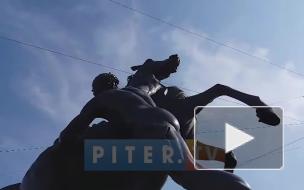 Поводья у скульптуры коней на Аничковом мосту разорвали "предыдущие" вандалы