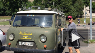 Известный киноактер Том Хэнкс собрался в поход и купил русскую "Буханку"