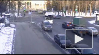 Водитель поспешил проехать перекресток на Конюшенной и разбил себе голову