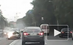 В сети появилось видео момента массовой аварии на Красном пути в Омске