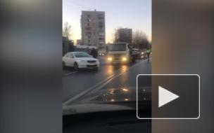 Из-за гололедицы на улице Танкистов в Колпино произошло массовое ДТП