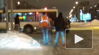 "Пассажиравтотранс" поблагодарил петербуржцев, выталкивавших автобусы из снега