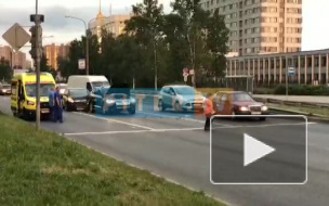 Видео: На Московском шоссе столкнулись три автомобиля