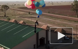 Видео: в Великобритании мужчина пролетел 25 километров на воздушных шарах 