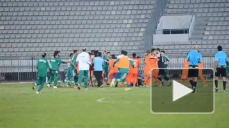 Футболисты устроили грандиозную потасовку на поле (видео)