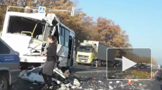 Под Рязанью фура с яблоками протаранила автобус с пассажирами