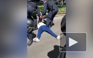В Мадриде провокатор с украинским флагом напал на участников "Бессмертного полка"