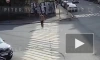 На улице Константина Заслонова иномарка сбила петербуржца на пешеходном переходе: видео