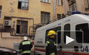 На 7-й линии Васильевского острова горела коммуналка. 10 человек оказались на улице, здание обесточили