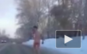 Появилось видео пробежки абсолютно голого мужчины по Ижевску