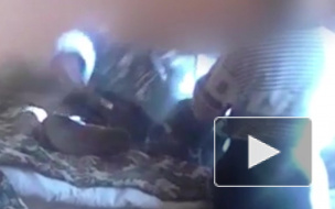 Жестокое видео: мать зверски избивает ребенка на глазах  у свидетелей