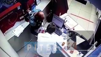Мужчине назначили 5 лет лишения свободы за разбойное нападение на салон сотовой связи в Петербурге
