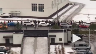 Школу на Комендантском проспекте эвакуировали после сообщения о бомбе