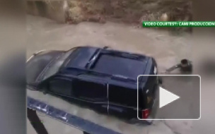 Гибель военных, пытавшихся спасти машину начальника, сняли на видео