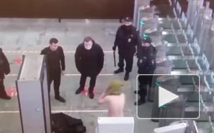 На станции московского метро задержали мужчину при попытке совершить суицид