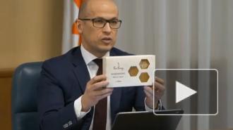 Глава Удмуртии отправил Путину в подарок сотовый мед