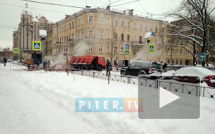 На перекрестке Клинского и Верейской прорвало трубопровод