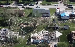 Видео последствий: в США торнадо бросил автомобиль на жилой дом и убил хозяина дома