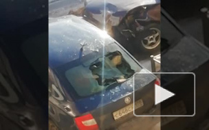 Видео: гитарист выкинул люстру на окно чужой машины 