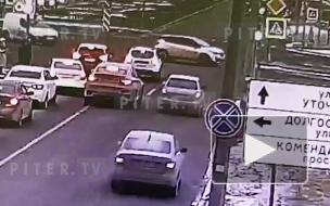 Видео: на перекрестке Долгоозерной и Королева столкнулись "Фабия" и "Пежо"