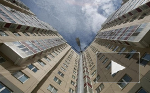 Петербургскую шестиклассницу, выбросившуюся из окна, перед смертью родители отчитали за просмотр "клубнички"