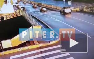 У пешеходного перехода в районе Смежного моста столкнулись две иномарки