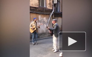 Видео: у Таврического сада Ургант и Розенбаум спели "На улице Марата"