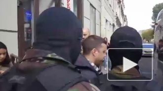 Полиция пришла с обысками к активистам штаба Навального в Петербурге