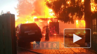 В садоводстве "Лотос-2" сгорел дом, баня и машина: люди смогли спастись