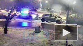 На видео попало ДТП, в котором лихач протаранил пять авто на Дунайском проспекте