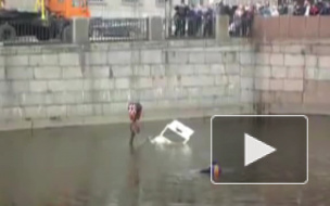 Полицейский автомобиль упал в канал Грибоедова утром 27 февраля