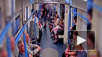 Нападение на пассажиров московского метро с газовым баллончиком попало на видео