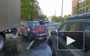 На улице Новоселов произошло лобовое столкновение двух легковушек