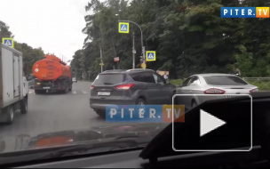 Видео: ДТП в поселке Песочный мешает проехать через перекресток