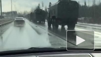 Петербуржцы сняли на видео колонну военной техники на Приозерском шоссе