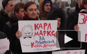 На площади Ленина бывшие сотрудники Carl's Junior требовали свои зарплаты