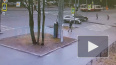 Видео: на 2-ом Муринском проспекте легковушка поехала ...