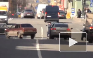 Зачем горожане сами рисуют правильную разметку в Петербурге