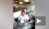 Видео: в Мексике сотрудник госпиталя развлекался со своим дружком в котле для приготовления еды