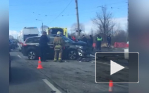 Жуткое видео из Петербурга: в крупном ДТП на Петергофском погиб человек