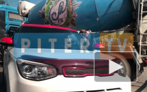 ДТП в Кудрово: иномарка не устояла перед бетономешалкой