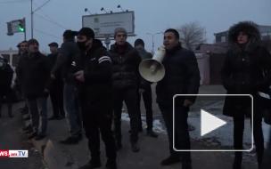 Протестующие попытались помешать Пашиняну вылететь в Россию